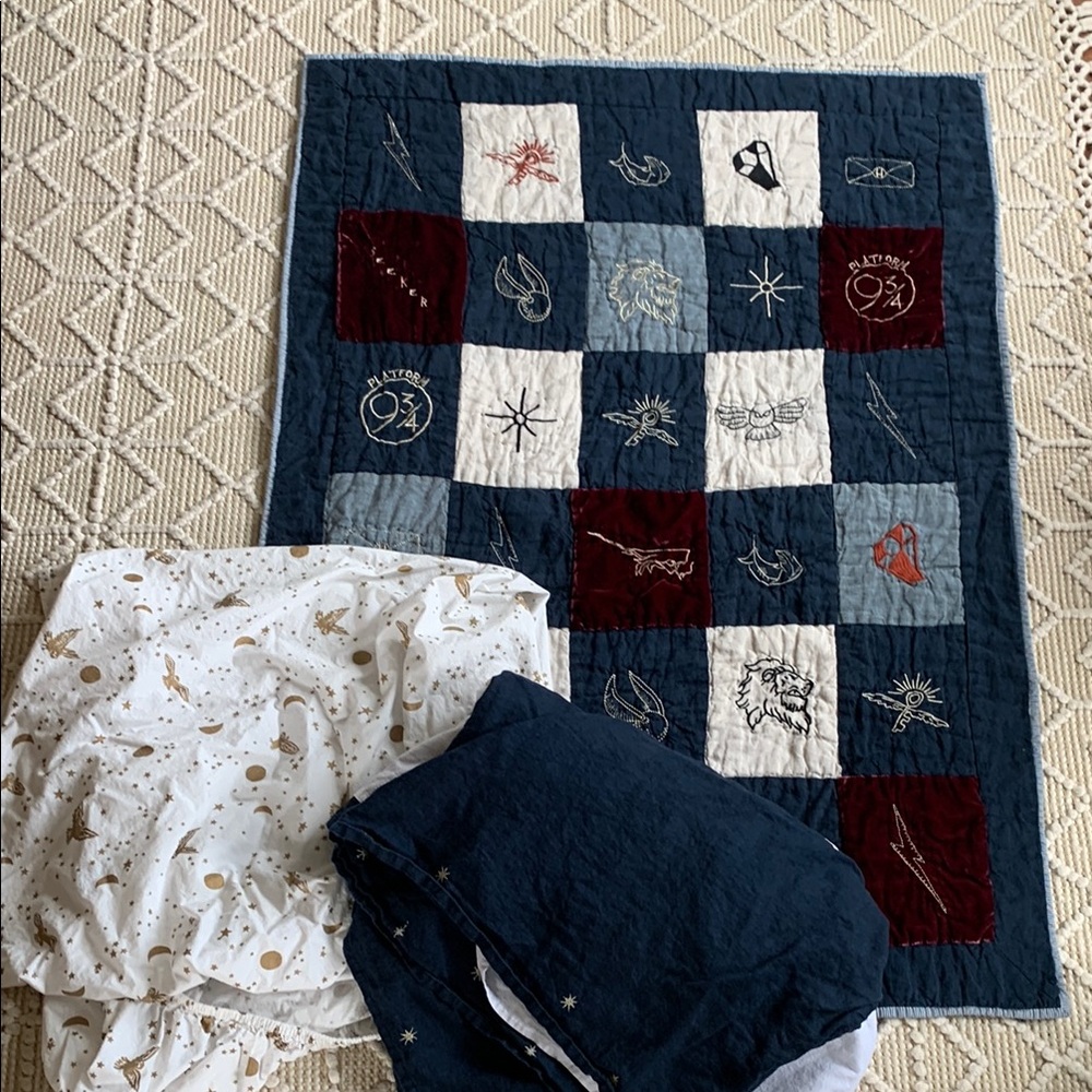 RARE Harry Potter toddler quilt and bedding by pottery barn